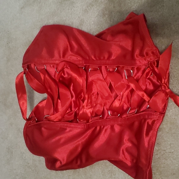 Red corset - Picture 1 of 4